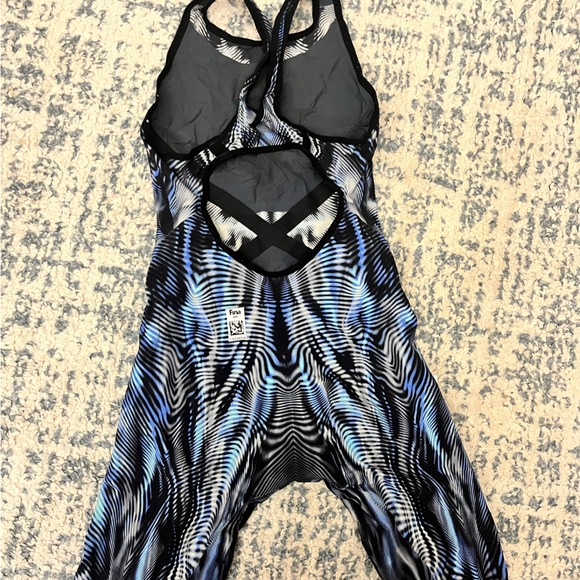 TYR Venzo tech suit size 26 - Picture 2 of 3